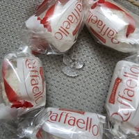 Играчка за закачане с бонбони Raffaello