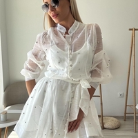 Бяла рокля с камъни
