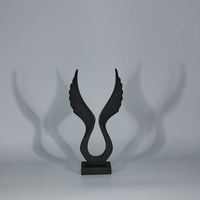 BLACK FEATHERS DECO POLYRESIN BLACK 15,5x6,5xH30cm