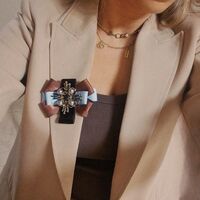 Chocolate brown mini brooch