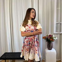 Флорална рокля в кремаво