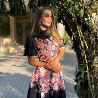 Флорална рокля в черно