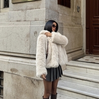 Кремаво палто