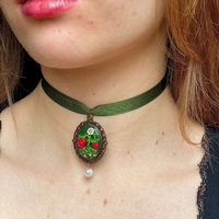 Чоукър с ягодки