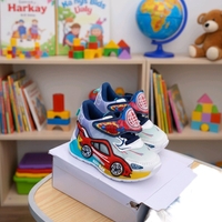 Светещи маратонки с кола