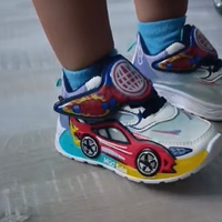 Светещи маратонки с кола