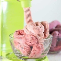 НЕМСКИ Машина За здравословен домашен сладолед Swirlio, Червен + ЛЕД ФЕНЕР