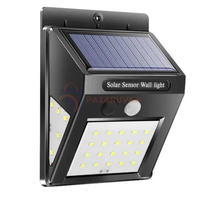 НЕМСКА Соларна LED Лампа 30 LED С Датчик За Движение + Подарък ЛЕД ФЕНЕР