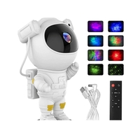 НЕМСКА Интерактивна играчка за прожектиране на космоса, Астронавт STARBOY, Таймер за изключване + ЛЕД ФЕНЕР