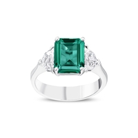 3.55 ct Ring with an emerald and diamonds