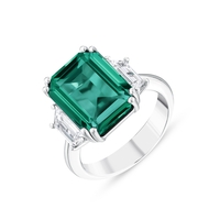 8.01 ct Ring with emerald and diamonds