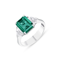 3.55 ct Ring with an emerald and diamonds