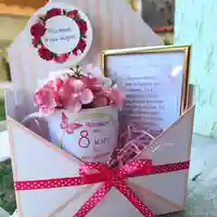 🎁 Подаръчна кутия „Честит 8-ми март“ с чаша и цветя
