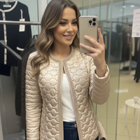 Пролетно яке с перли в бежово