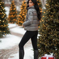 Металическо дамско яке с качулка