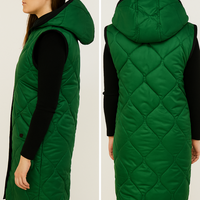 Дамски капитониран елек с качулка