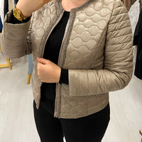 Пролетно яке с перли в бежово