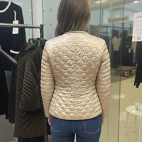 Пролетно яке с перли в бежово