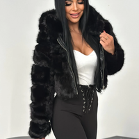 Дамско късо палто с качулка