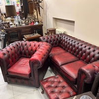 Табуретка, фотьойл и троен диван Chesterfield Oxblood.
