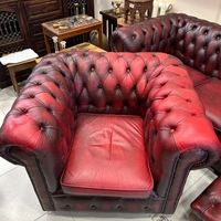 Табуретка, фотьойл и троен диван Chesterfield Oxblood.