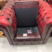 Табуретка, фотьойл и троен диван Chesterfield Oxblood.