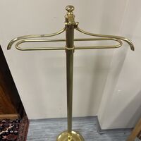 Стоящи лампа и и закачалка за костюм от месинг
