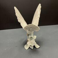 Бял гълъб върху клонка Ядро (Lladro)