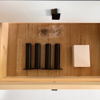 Смарт нощен шкаф с безжично зареждане, стерео тонколона, USB А & USB C порт и LED осветление - Правопъгален (Цвят: Бял), Модел: 113