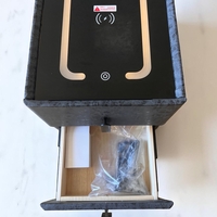 Смарт нощен шкаф с безжично зареждане, стерео тонколона, USB А & USB C порт и LED осветление (Цвят: Тъмно Сив с текстура), Модел: 826