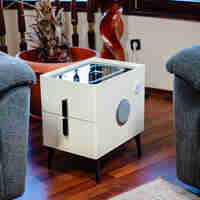 Смарт Шкаф MINI - безжично зареждане, Bluetooth стерео тонколона 20W, USB-A & USB-C, LED осветление (Бял цвят)