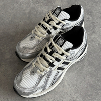 New Balance 204L Cream