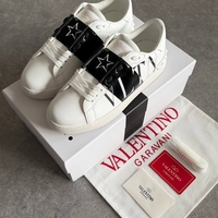 Valentino Garavani Open Star – Black/White