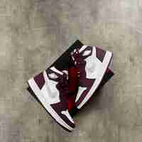 Air Jordan 1 OG BORDEAUX
