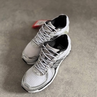 New Balance 860v2 