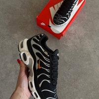Nike Air Max Plus “Black / Dark Grey / Hyper Crimson”