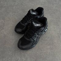 Asics Gel-Kayano Black