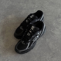 New Balance 740 “Black Silver”