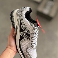 New Balance 860v2 