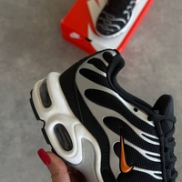 Nike Air Max Plus “Black / Dark Grey / Hyper Crimson”
