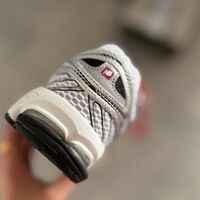 New Balance 860v2 