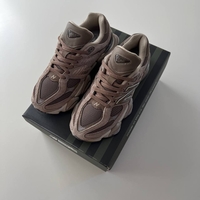 New Balance 9060 Mushroom