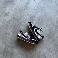 Supreme x Nike SB Dunk Low