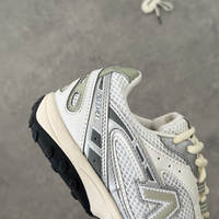 New Balance 204L Silver Metallic Sage Green