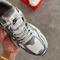 Nike V2K RUN 
