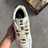 New Balance 204L “Silver Metallic”