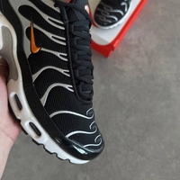 Nike Air Max Plus “Black / Dark Grey / Hyper Crimson”
