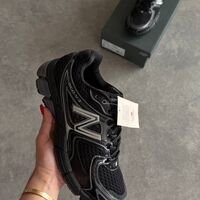 New Balance 860 V3 “Black Silver”