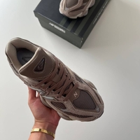 New Balance 9060 Mushroom