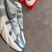 Nike V2K RUN 